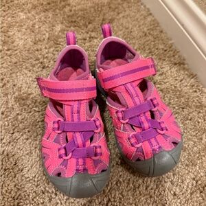 Pink and Purple Sport Sandals with Adjustable Strap and Quick-Dry Material